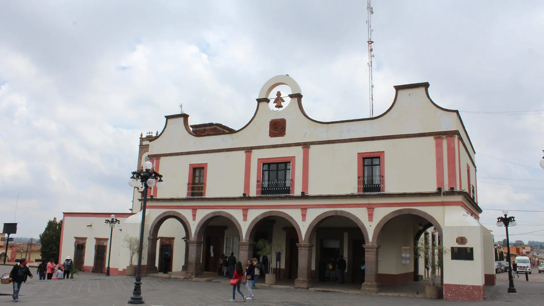 Las cajas para el pago de predial est_n habilitadas desde las 0900 horas en el edificio de presidencia municipal.  Luis Lu_vanos.